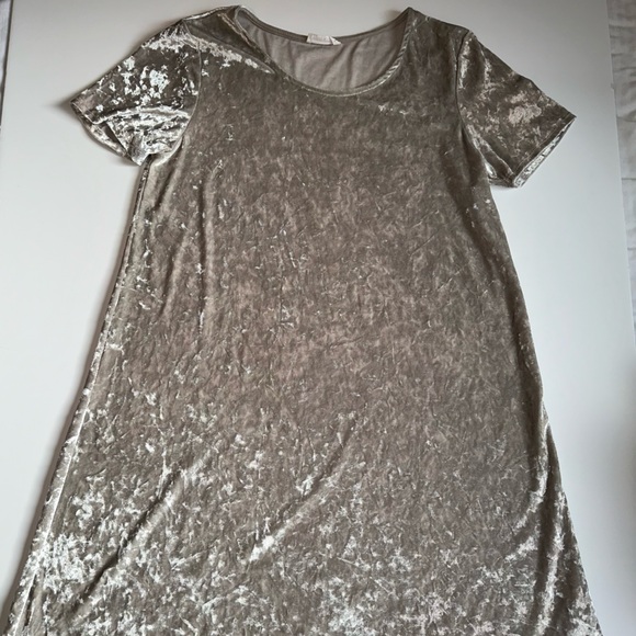 Full Tilt Women’s Dress Size L Cream Colored Crushed Velvet Skater Style Stretch - Picture 1 of 6